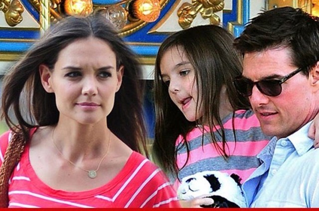 
Vợ chồng Tom Cruise và Katie Holmes tặng cho con gái rượu Suri một con ngựa nhỏ, hoa tai kim cương, váy áo thiết kế với tổng trị giá là 130 nghìn USD.
