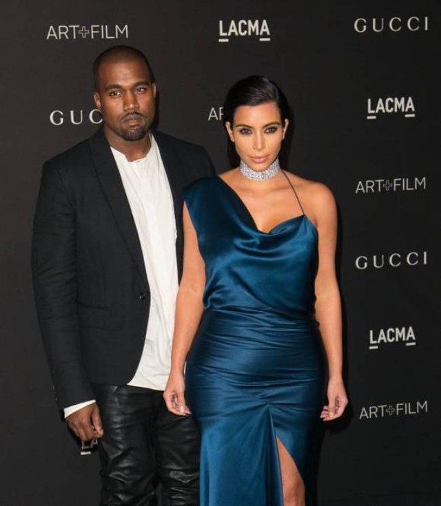 
Kanye West tặng Kim Kardashian túi Hermes 16 nghìn USD khi còn hẹn hò.
