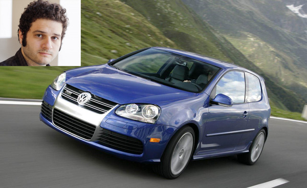  Tỷ phú Dustin Moskovitz, đồng sáng lập Facebook, lái một chiếc xe Volkswagen R32 Hatchback khá khiêm tốn. Mẫu xe này có giá chỉ 13.000 USD. 