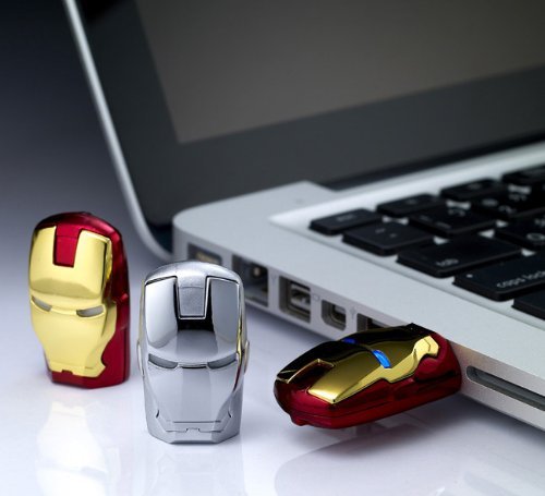  Chiếc USB hình Iron Man này sẽ phát sáng (ở khu vực mắt Người Sắt) khi được cắm vào máy tính. 