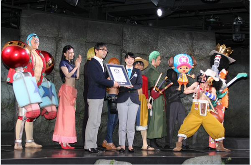 Biên tập tạp chí Weekly Shounen Jump thay mặt họa sĩ Eiichiro Oda lên nhận giải