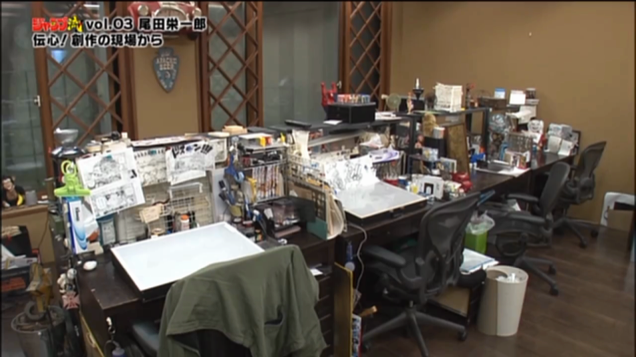 
Đây là bàn của các phụ tá, tuy nhiên họ cũng ít khi lui tới vì Oda thích làm việc một mình hơn
