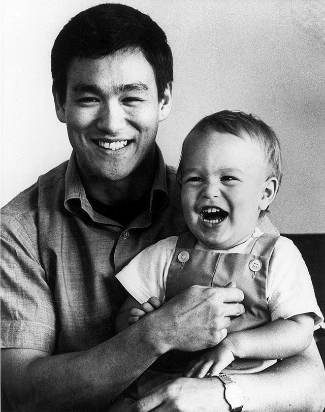 Lý Tiểu Long và con trai năm 1966.