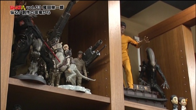
Bộ sưu tập figure của thánh Oda... Còn có cả một mô hình của Lý Tiểu Long...
