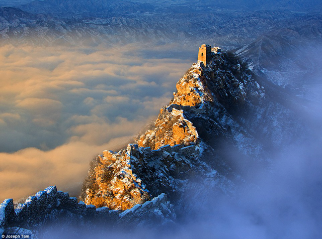 Giải du lịch: Mặt Trời mọc tr&ecirc;n Vạn L&yacute; Trường Th&agrave;nh của Joseph Tam.