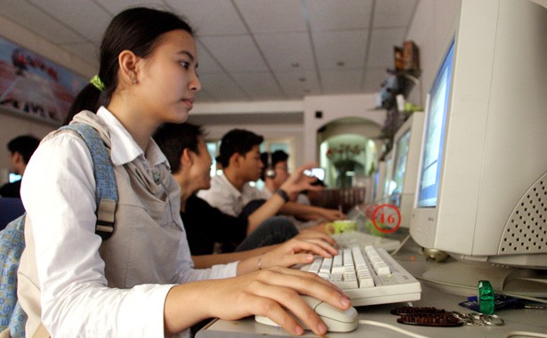   Tốc độ kết nối Internet Việt Nam trong nhóm chậm. Ảnh: Reuters. 