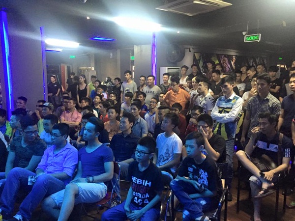 
Có tới hơn 400 game thủ tới tham dự buổi offline Truy Kích tại Hà Nội
