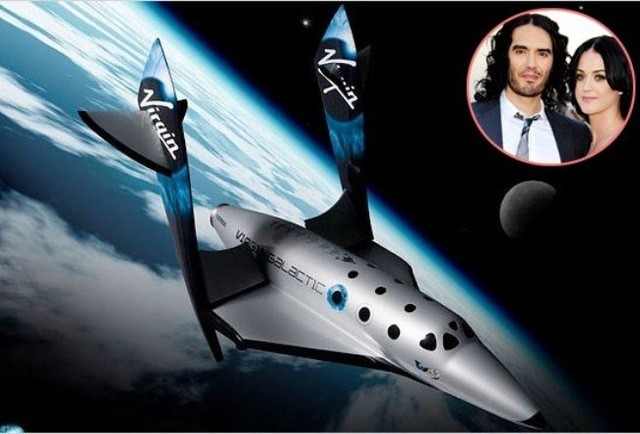 
Katy Perry đã tặng cho hôn phu - nam diễn viên hài Russell Brand - một chuyến bay vào không gian trên tàu Virgin Galactic với giá 200 nghìn USD.
