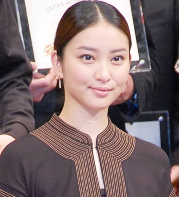 Nữ diễn viên xinh đẹp Takei Emi có mặt tại lễ trao giải Japan Action Awards