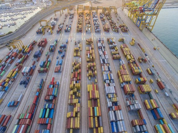 Các khối container ở một bến cảng tại Đức. Ảnh: Claudius Paul.