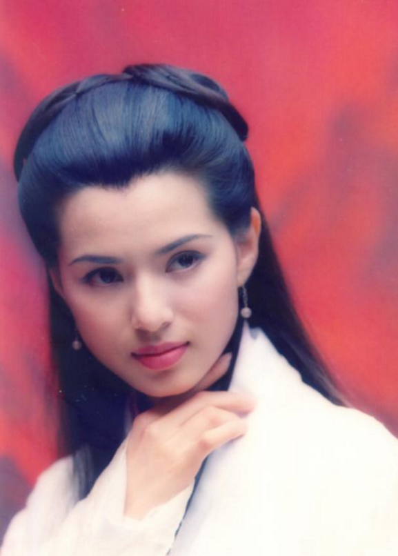 
Trong vô vàn nữ diễn viên vào vai nhân vật Tiểu Long Nữ khi Thần Điêu Đại Hiệp được chuyển thể thành phim, nhà văn Kim Dung chỉ công nhận mỗi Lý Nhược Đồng là đạt được vai diễn nhập tâm.
