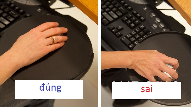  Không gian quán net hẹp dễ khiến tay cầm chuột bị đặt hướng chéo, ngón tay căng cứng (hình phải). Cách đặt tay thẳng như hình trái mới đúng chuẩn. 