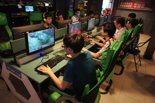 Người chơi DOTA 2 Việt Nam thường xuyên được tiếp xúc với bạn bè quốc tế.