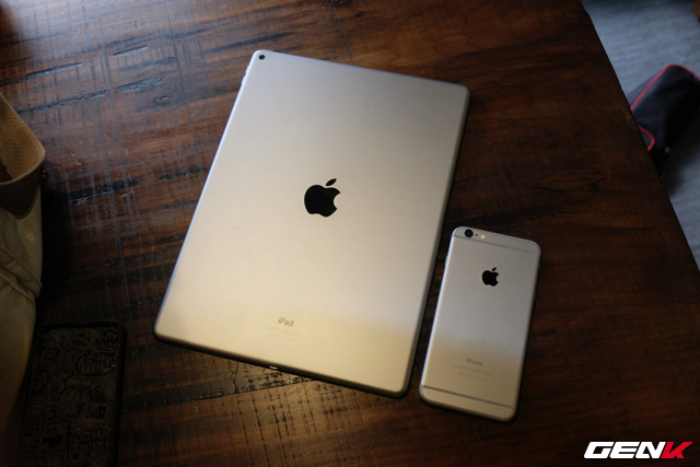  iPad Pro và iPhone 6 Plus. ​ 