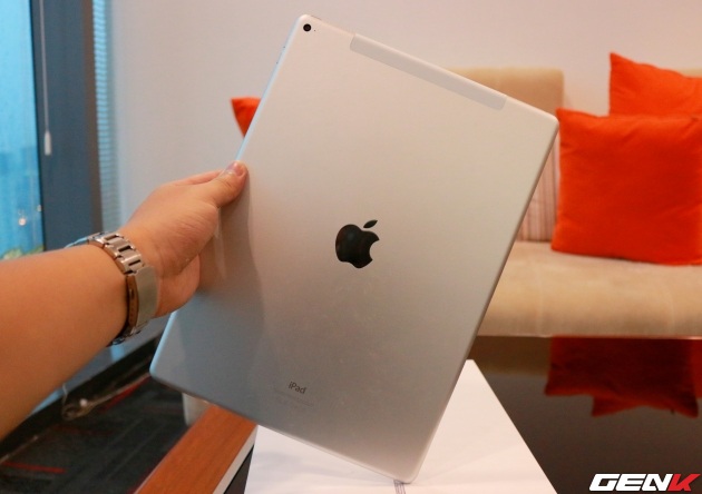  Kích thước tổng thể của iPad Pro rất lớn 