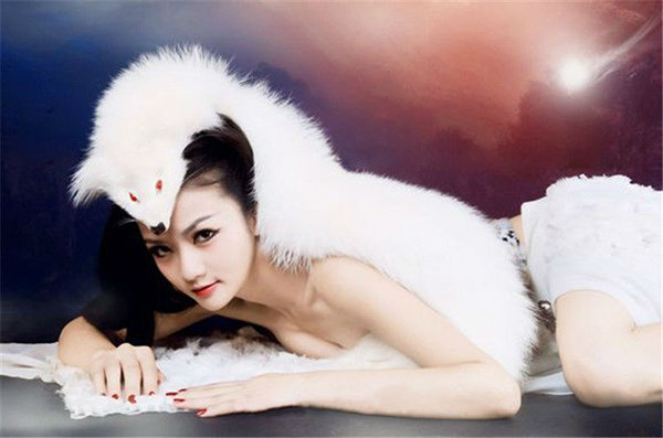 http://bachchien.vtcgame.vn/media/bachchienphongthan/2015/07/21/Hanfu-Costume-Beyonce-Fantasy-Woman-Sexy-Female-Cosplay-Fancy-Arctic-Fox-Ancient-Chinese-Folk-Dance-Costume.jpg