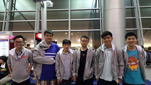 
Đoàn Việt Nam từ trái qua: Hoàng Luân – Archie – Tinikun – Sofm – Optimus – Chu Phương Nam.
