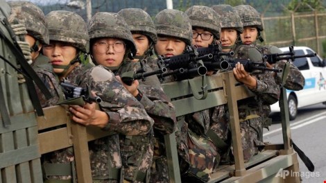 
Bất cứ nam thanh niên Hàn Quốc nào cũng phải thực hiện nghĩa vụ quân sự. Và sau khi thực hiện nghĩa vụ, thì game thủ gần như sẽ phải giải nghệ
