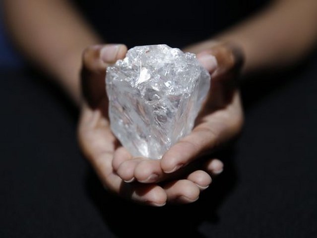 Viên kim cương được định giá 1.500 tỉ đồng và có niên đại hơn 3 tỉ năm tuổi.