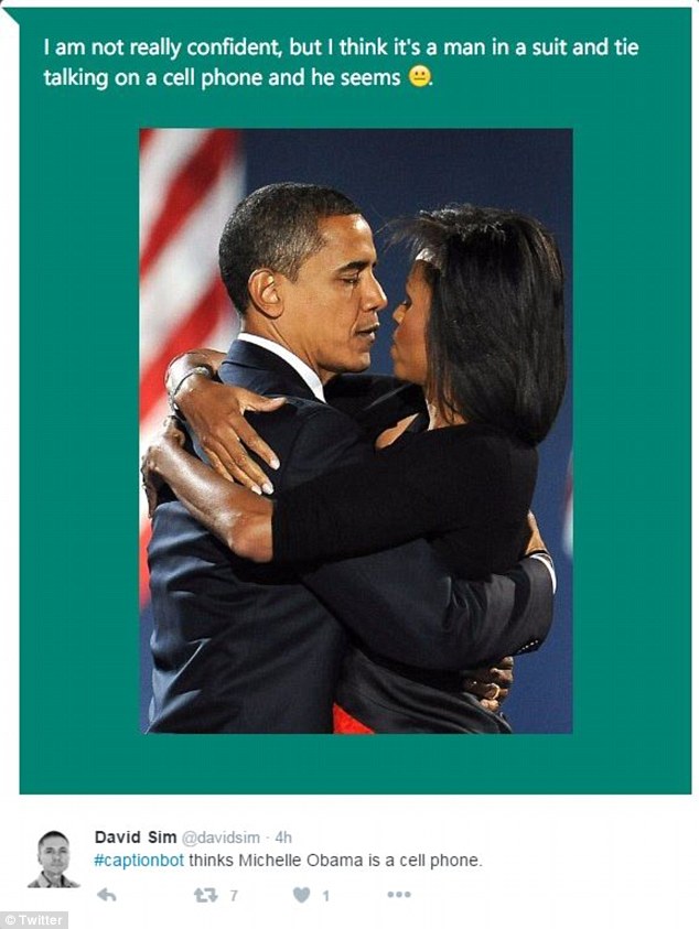  Phu nhân tổng thống Michelle Obama bị nhận diện là một chiếc...điện thoại 