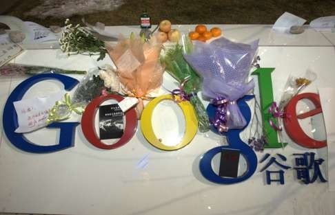  Người dùng tưởng niệm Google sau quyết định rút khỏi Trung Quốc của hãng. Ảnh: scmp.com. 