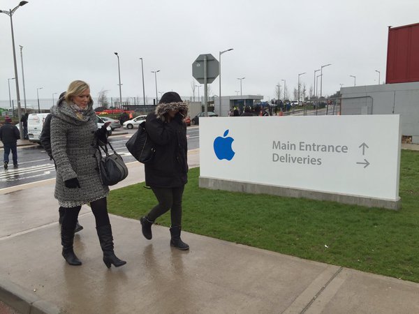  Các nhân viên của Apple tại Ireland đã buộc phải sơ tán khẩn cấp trong ngày hôm nay. 