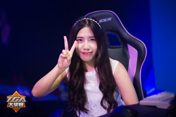 
Và cả Longzhu Gaming Queen Invitational.
