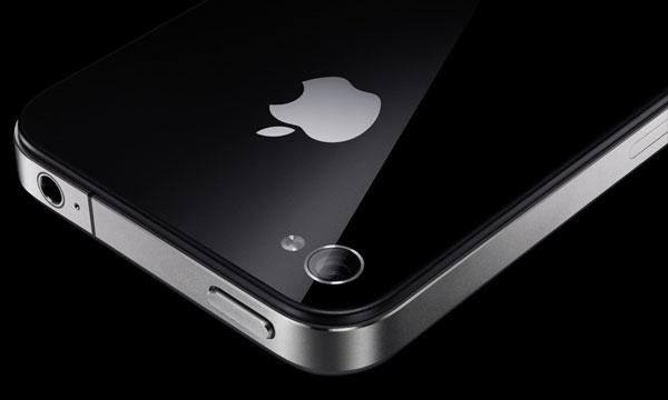 Apple iPhone 4 với mặt sau bằng kính.