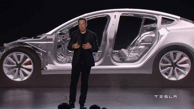  Ngay tại thời điểm ra mắt, đã có hơn 130.000 đơn đặt hàng cho chiếc Tesla Model 3. 