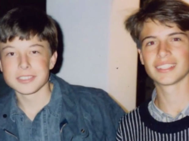  Elon Musk (bên trái) và anh trai Kimbal Musk. 