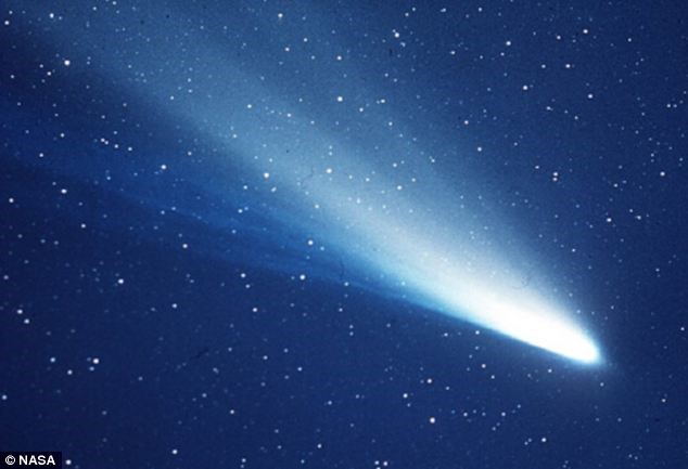  Mỗi lần sao chổi Halley trở lại Thái Dương Hệ, nó để lại những mẩu băng và đá trong quá trình di chuyển. - Ảnh: NASA 