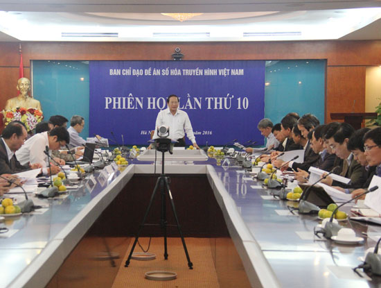  Thứ trưởng Bộ TT&TT Trương Minh Tuấn nhấn mạnh, cùng với việc đảm bảo thực hiện đúng tiến độ Đề án số hóa thì cũng cần đảm bảo không ảnh hưởng đến quyền lợi của người dân xem truyền hình. 
