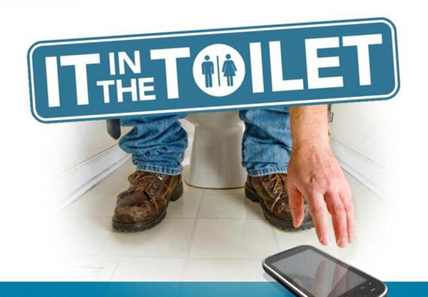 
Dùng điện thoại trong toilet, nên hay không?
