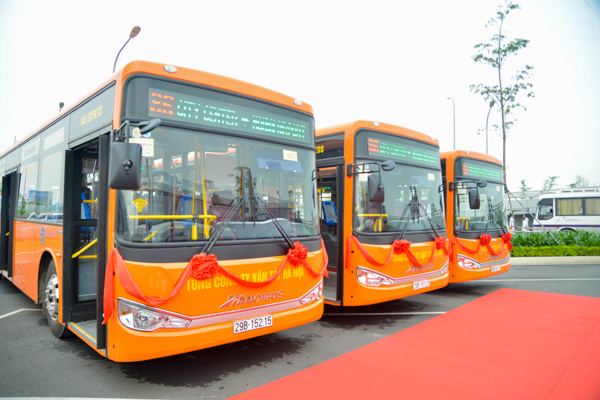Đúng ngày nghỉ lễ 30/4, tuyến xe bus chất lượng cao không trợ giá chính thức đi vào hoạt động. Đây là tuyến bus được xây dựng hướng tới tiêu chuẩn dịch vụ cao cấp như của hệ thống vận tải hành khách công cộng của các nước phát triển.