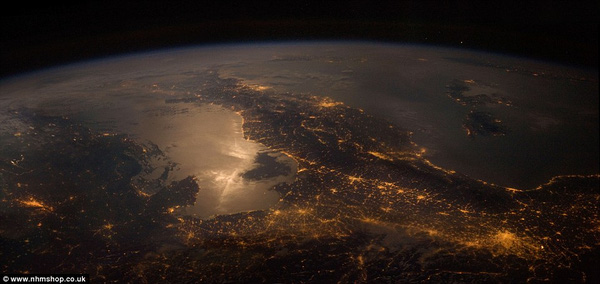  Bức hình tuyệt đẹp chụp Trái đất từ Trạm vũ trụ Quốc tế ISS. 