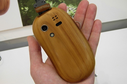  Điện thoại vỏ gỗ Sharp Touch Wood SH-08C thân thiện với môi trường 