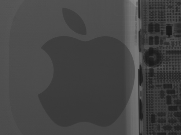  Hai bức ảnh chụp kiểu tia X trên cho thấy sự khác nhau rõ rệt nhất là iPhone SE có thêm logo quả táo, còn lại thì cách bố trí bo mạch và các linh kiện đều giống iPhone 5S và iPhone 5. 