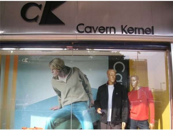 
Thương hiệu thời trang Calvin Klein bị nhái thành Cavern Kernel
