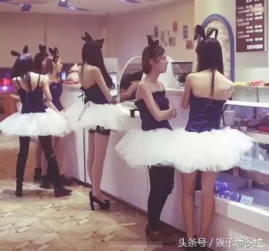 
Một số nữ tiếp viên xinh đẹp tại quán Cyber Game Trung Quốc
