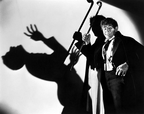 
Nam diễn viên Fredric March trong Dr. Jekyll and Mr. Hyde (1931)
