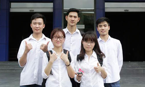  Nhóm sinh viên Đại học Bách Khoa Hà Nội giành giải cao trong Hội thi nghiên cứu khoa học với sản phẩm xà phòng đen. Ảnh: NVCC 