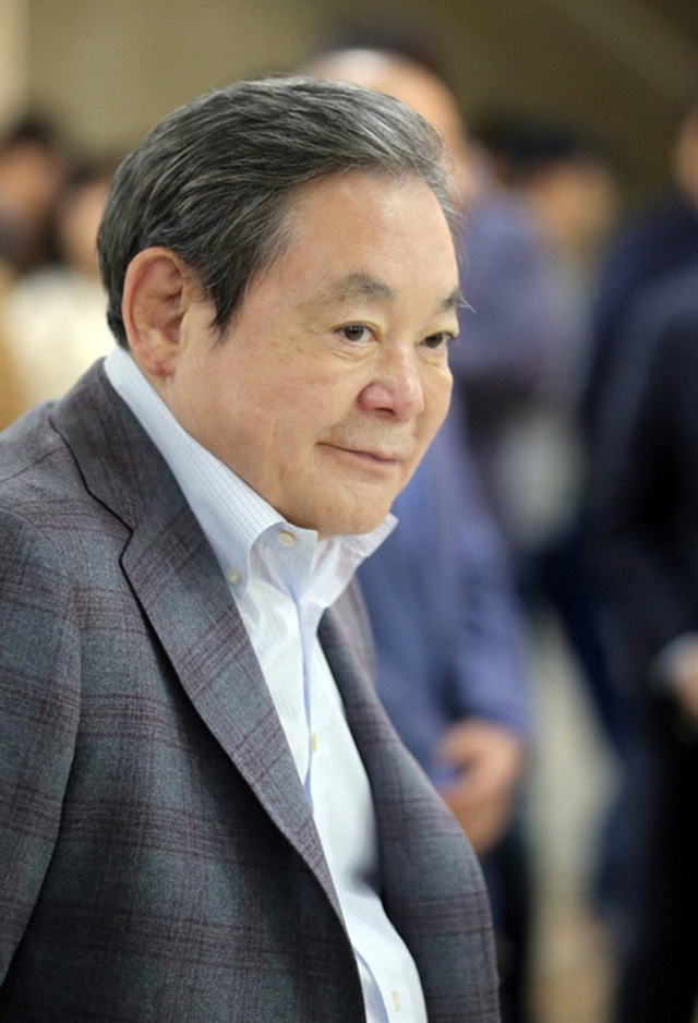  Là người cực kỳ cứng rắn và cương quyết, Chủ tịch Samsung được xem là cái bóng quá lớn cho người kế nhiệm. Ảnh: Business Korea. 