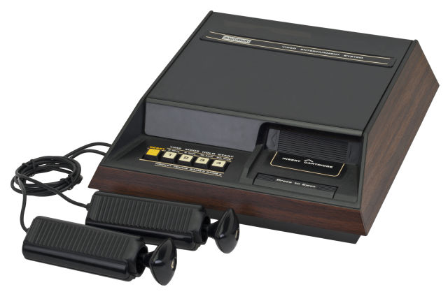  Fairchild Channel F - Máy chơi game chạy băng đầu tiên 