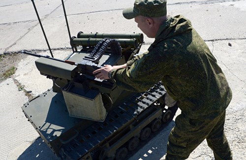  Trong ảnh là robot vũ trang Platforma-M sắp được Quân đội Nga đưa vào trang bị. 