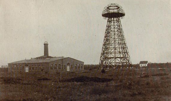  Tháp Wardenclyffe cùng với viện nghiên cứu của Tesla năm 1902. 