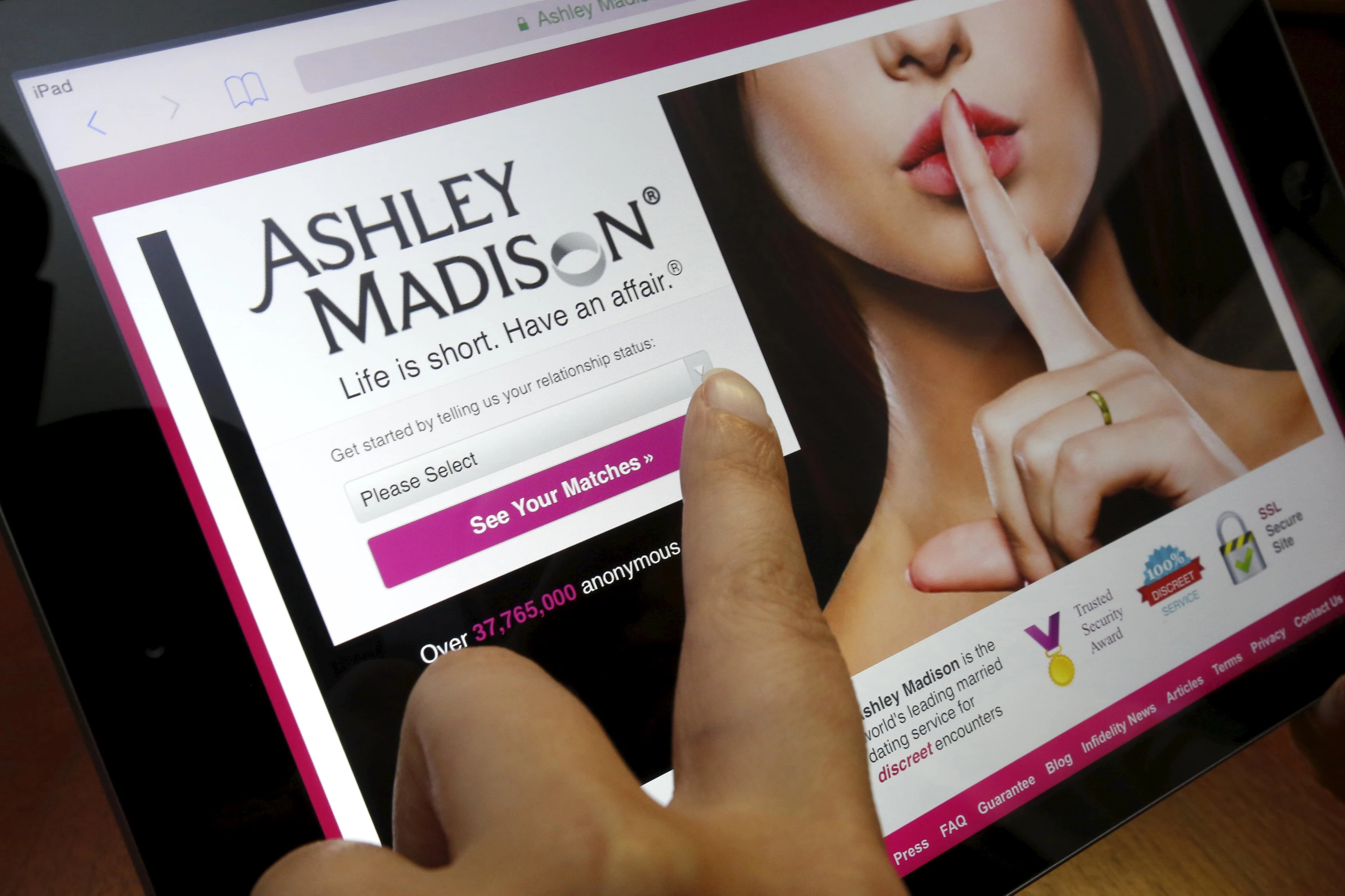  AshleyMadison - scandal tống tiền lớn nhất năm 2015 