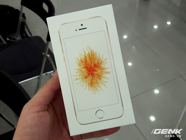  iPhone SE chính hãng Việt Nam phiên bản màu gold 16 GB 