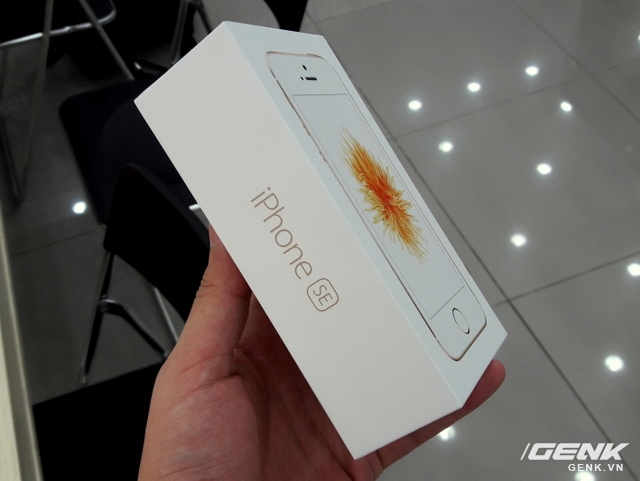  Người dùng có xu hướng tìm tới phiên bản iPhone SE màu vàng hồng và vàng nhiều hơn 2 màu sắc còn lại 