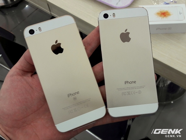  Điều thú vị là iPhone SE màu gold lại có tông màu đậm hơn chiếc iPhone 5s cùng phiên bản 