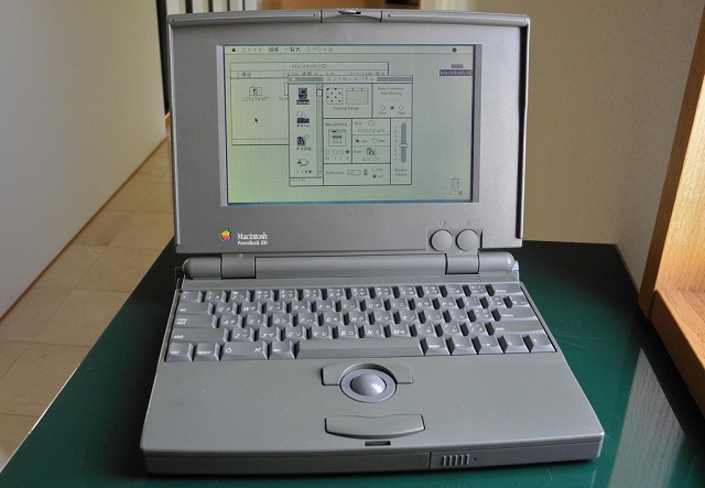  Apple PowerBook 100. 